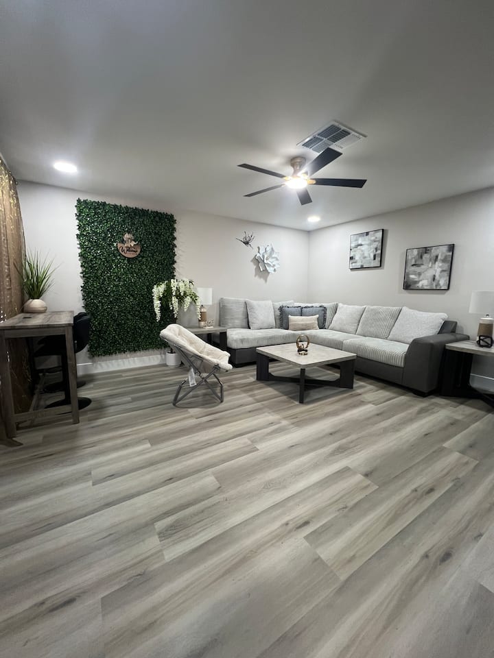 Modern Az Two King Beds Retreat! - Peoria, AZ