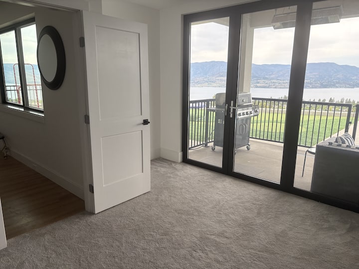 Modern 3br W/ Amazing Lake Views! - Kelowna