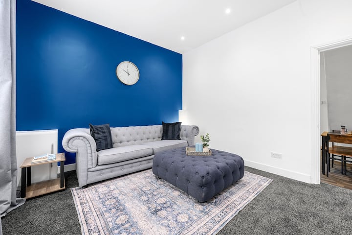 Stylish 2 Bed House In Manchester - Stockport