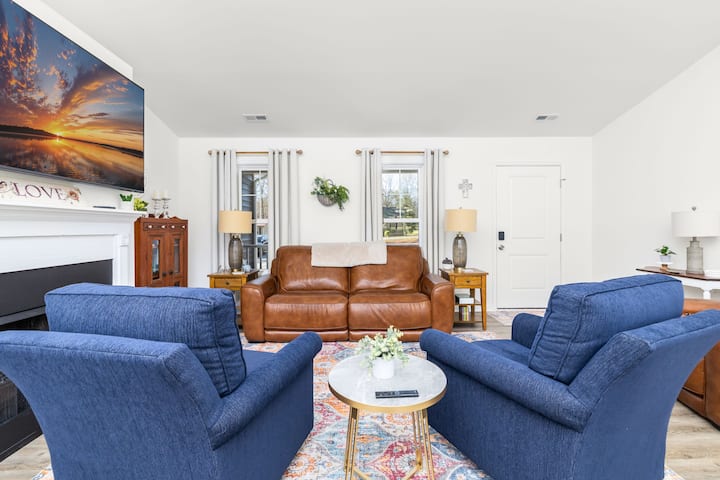 New! Covered Porch, Fireplace, Firepit, Game Room - Lake Gaston