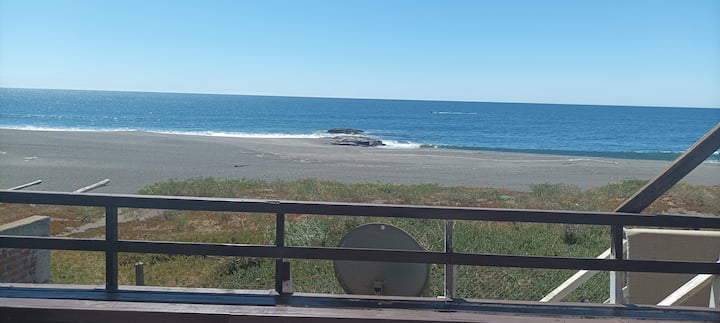 Casa Frente Al Mar, En Primera Línea - Pelluhue