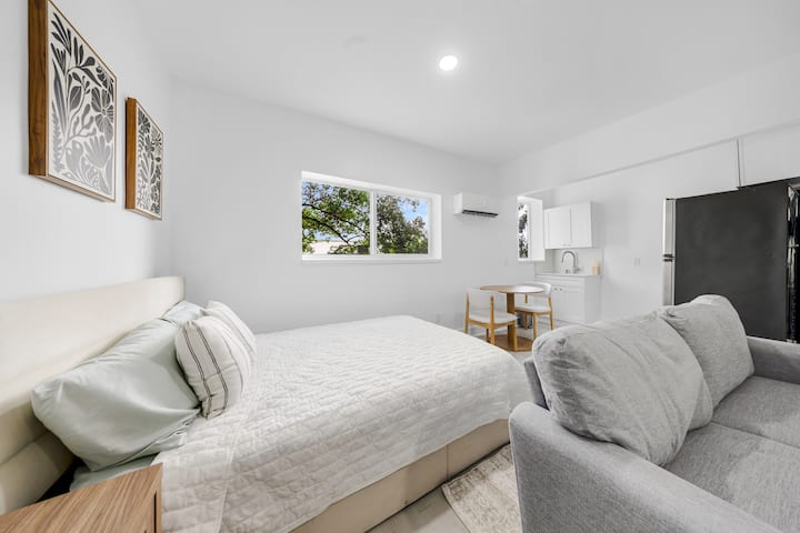Sunlit Studio For Nurses & Pros | Brickell - Coral Gables, FL