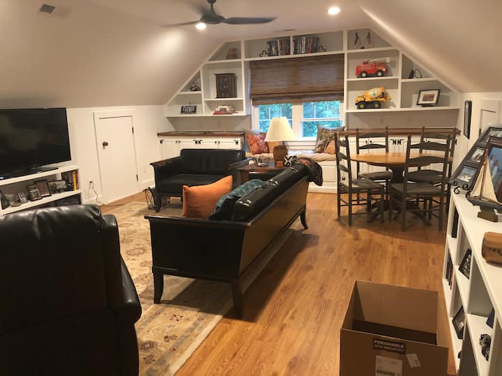 Skip’s Place Upstairs Apartment - Manteo, NC