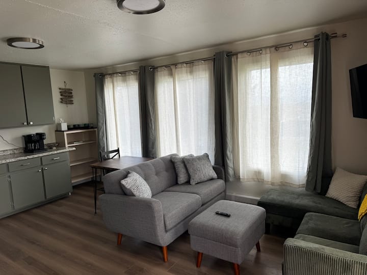 Walkable Downtown Homer 1br | Mountain & Bay Views - Homer, AK