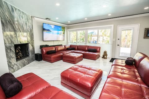Successful Airbnb property: Waterfront Paradise, heated saltwater pool/hot tub in Riverside Heights