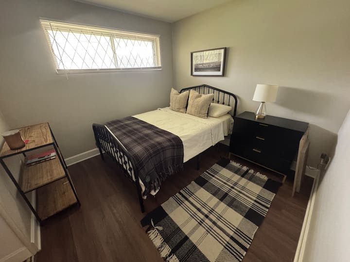Private, Peaceful Room Near Downtown. - Lexington, KY
