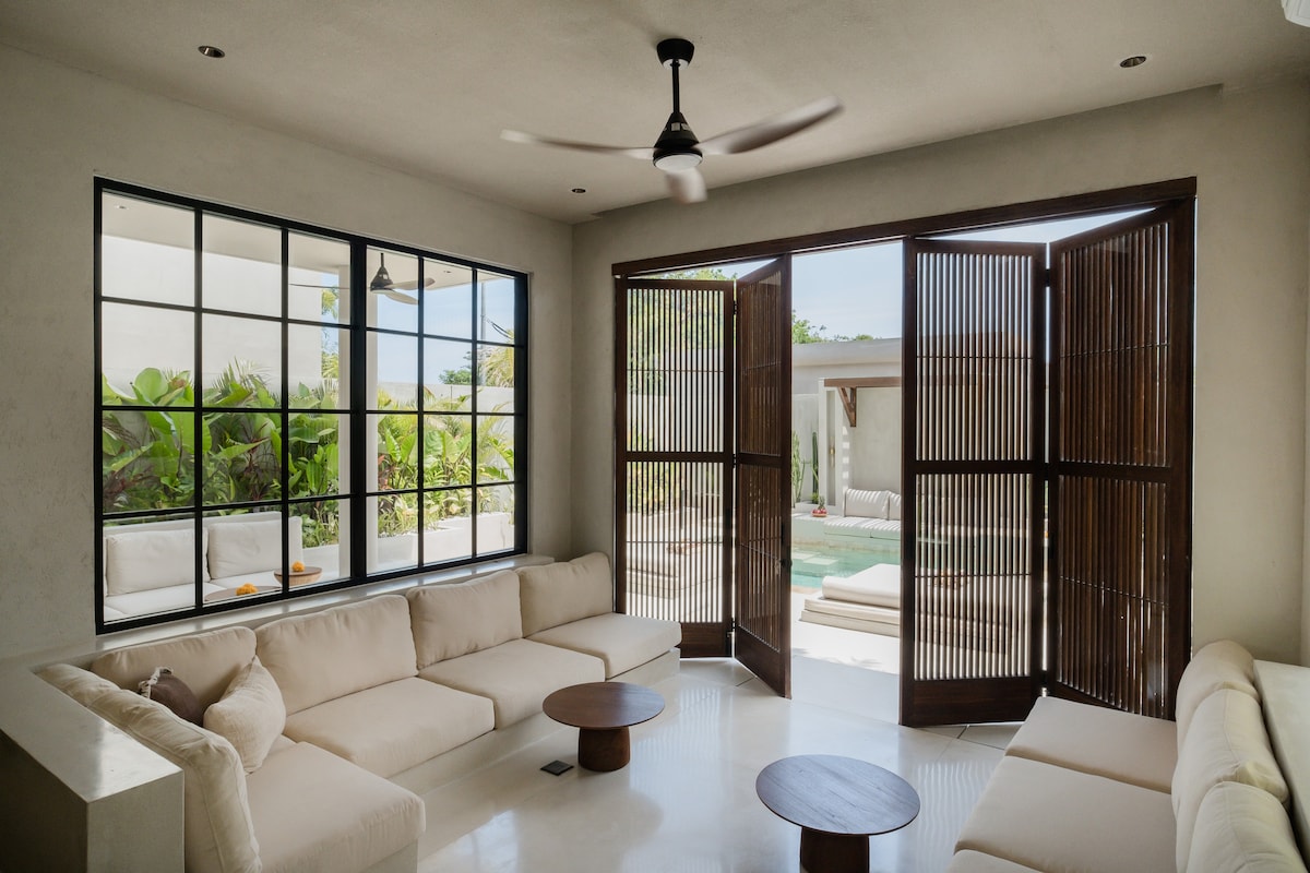 Villa in South Kuta · 2 bedrooms · 2 beds · 2.5 private baths, comparable Airbnb