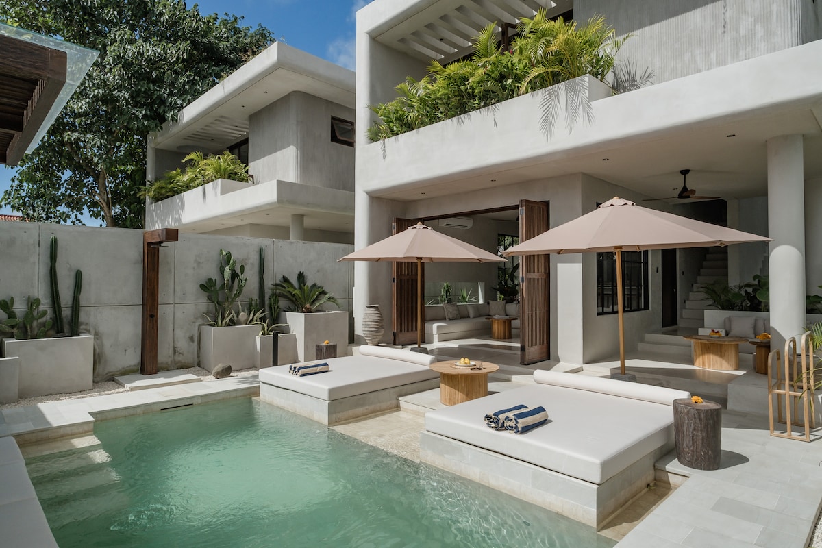 Villa in South Kuta · 2 bedrooms · 2 beds · 2.5 private baths, comparable Airbnb