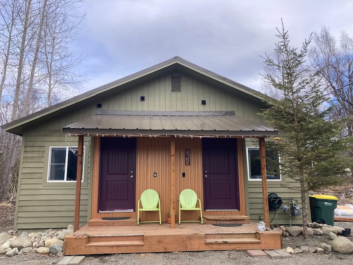 Cheery Little House Close To Hatcher’s Pass - Palmer, AK