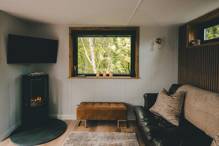 Tŷ Bryn Treehouse With Hot Tub - Usk