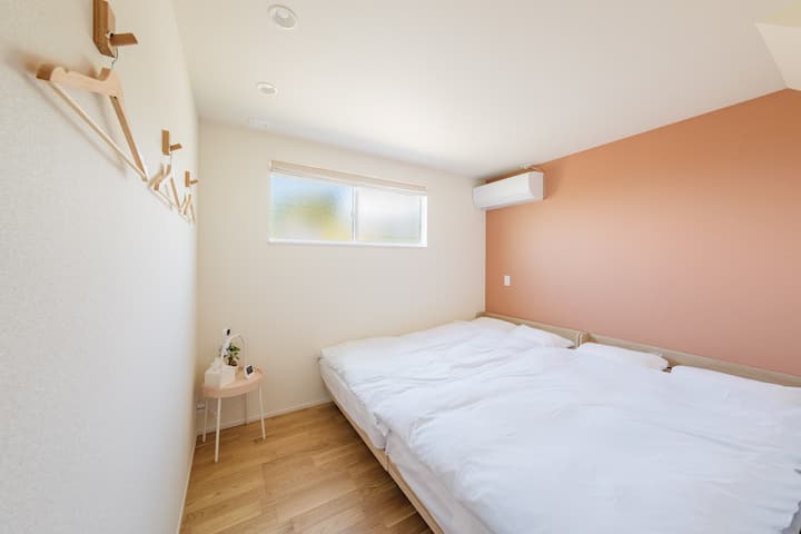 セミダブルベッド２台