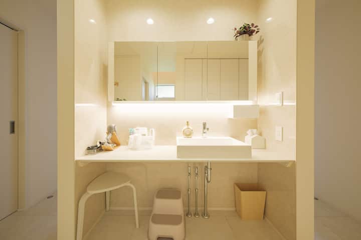 １F洗面所
歯ブラシなどのアメニティはこちらにございます。