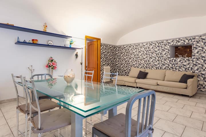 Guesthost - "Kairos" Central Lovely Apartment - Catania