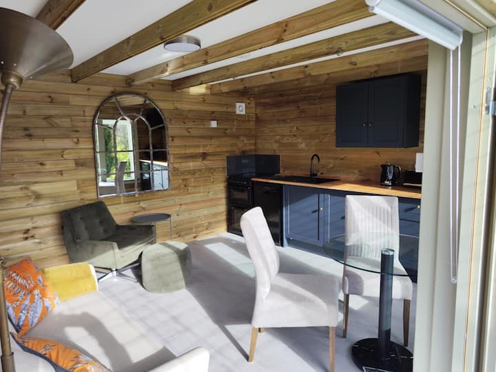 Peaceful Vineyard Lodge Near The Malvern Hills - Eastnor Castle