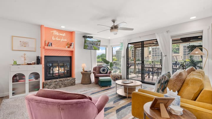 Daylight Cove Lakefront Chic - Sunrise Beach, MO