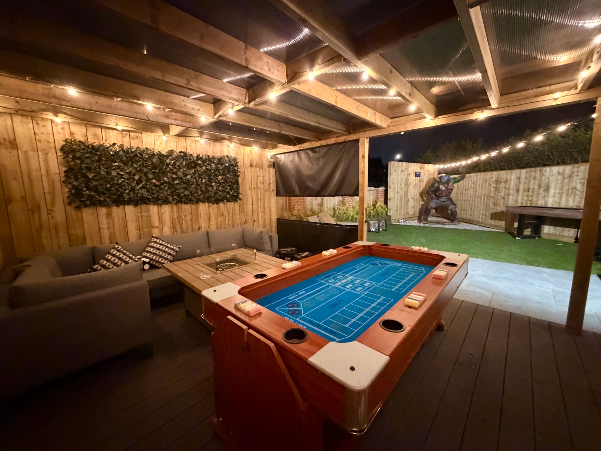 Private All-Weather Hot Tub House, Fire Pit & Pool Table, Free Parking, Near City Centre, Great Transport Links