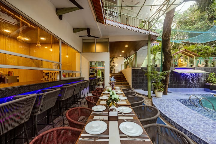 Dining area image 5