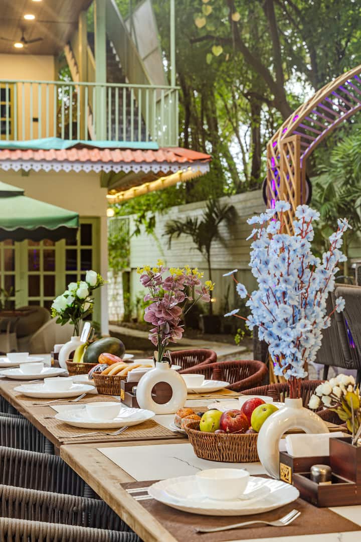 Outdoor Dining area next to pool