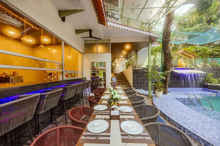 Dining area image 6