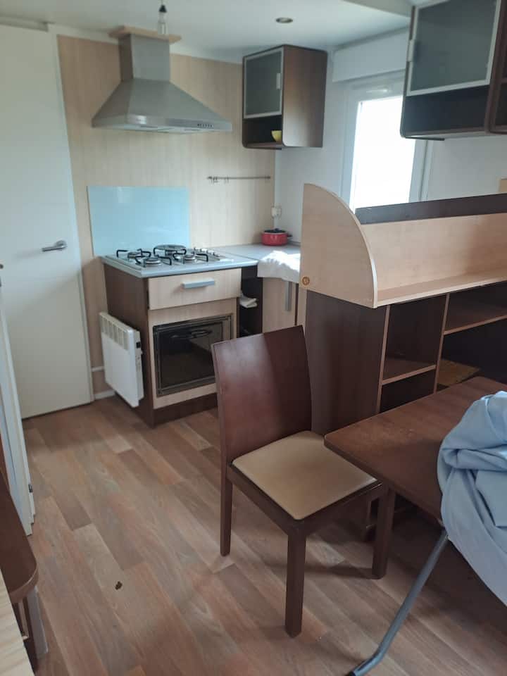 Mobil Home Au Milieu D' Un Centre éQuestre - Saint-Vallier