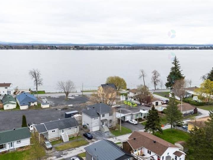 Spacieuse Maison Face Au Lac Champlain - Bedford