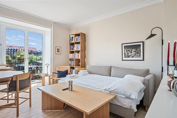 Bright Scandi Flat Near Metro & City Centre~! - Copenhagen Airport (CPH)