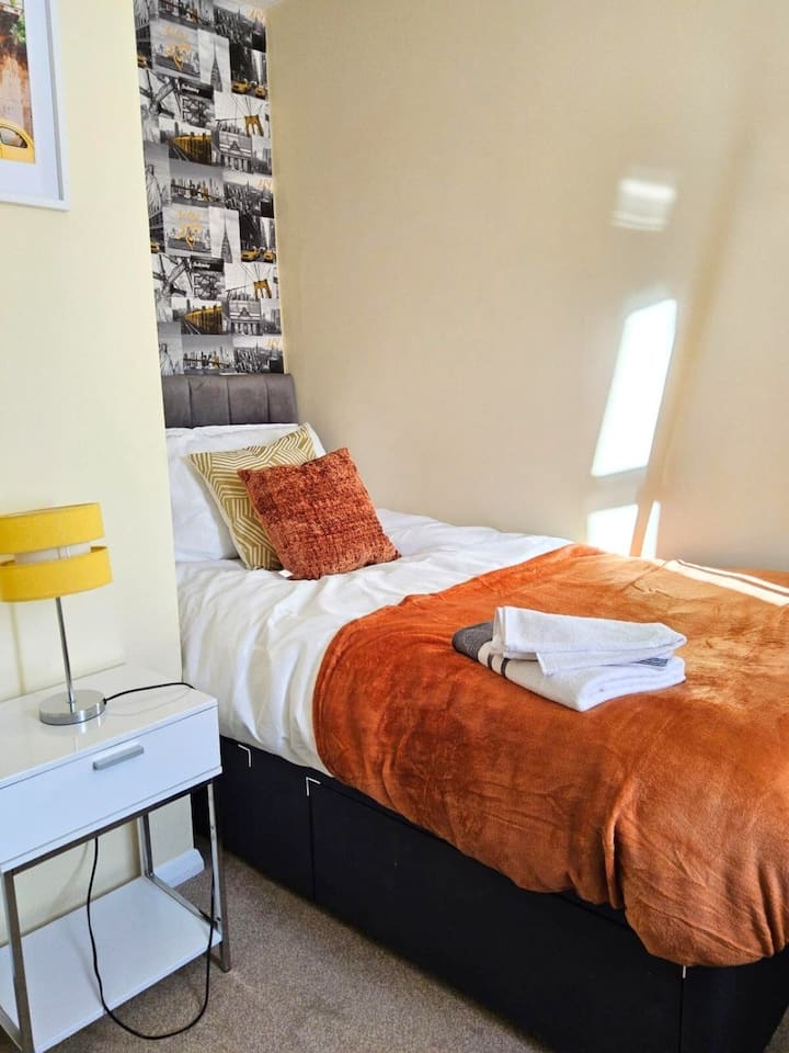 Удобна спална соба 4 со единечен кревет – совршена за лица кои патуваат сами.