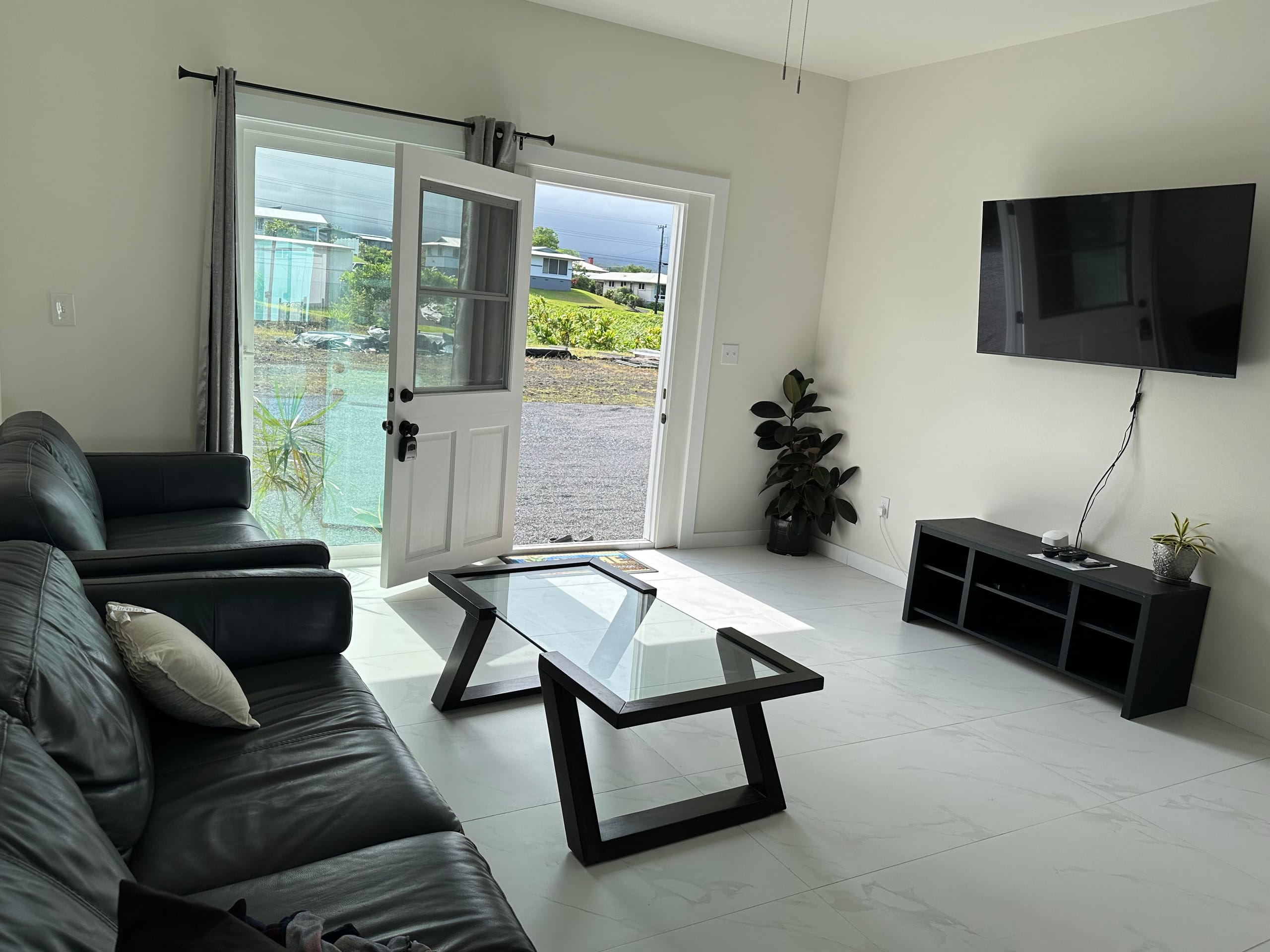 Home in Hilo · ★5.0 · 4 bedrooms · 4 beds · 4 private baths - Image 1