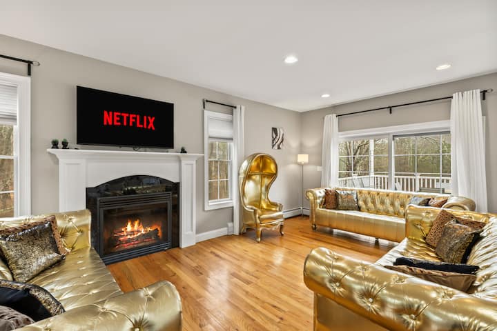 Large 11br Getaway W/ Pool, Game Room & Sauna - Goshen, NY