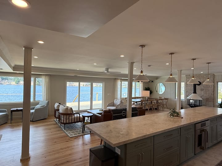 Luxury Lake Estate: Pickleball, Sauna, Gameroom