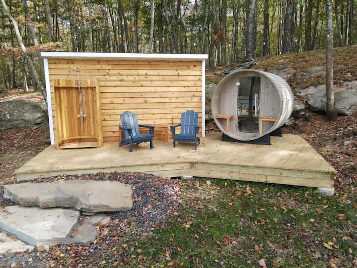Luxury Lake Estate: Pickleball, Sauna, Gameroom