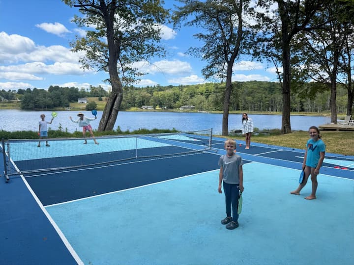 Luxury Lake Estate: Pickleball, Sauna, Gameroom