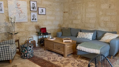 Annonce Airbnb populaire: Air-conditioned 95 m² apartment – Uzès city center – 6 people à Uzès