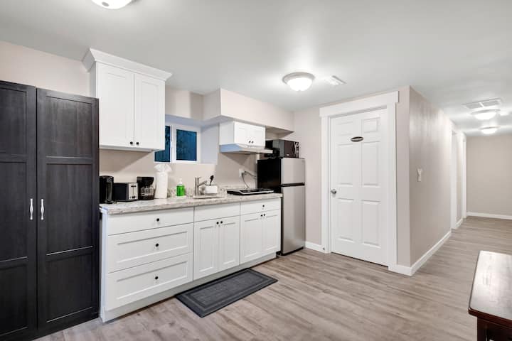 Judkins Basement Suite Near Downtown & Light Rail - Seattle, WA