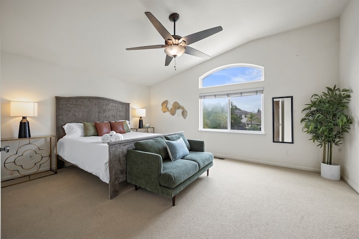 Quiet Manteca 4br Home | Pool, Hot Tub & Fire Pit - Manteca, CA