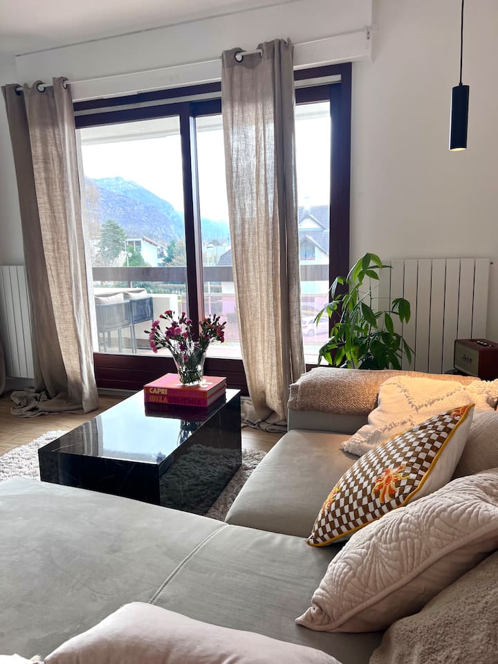 Loft Verrière Au Cœur D’annecy Le Vieux - Lake Annecy