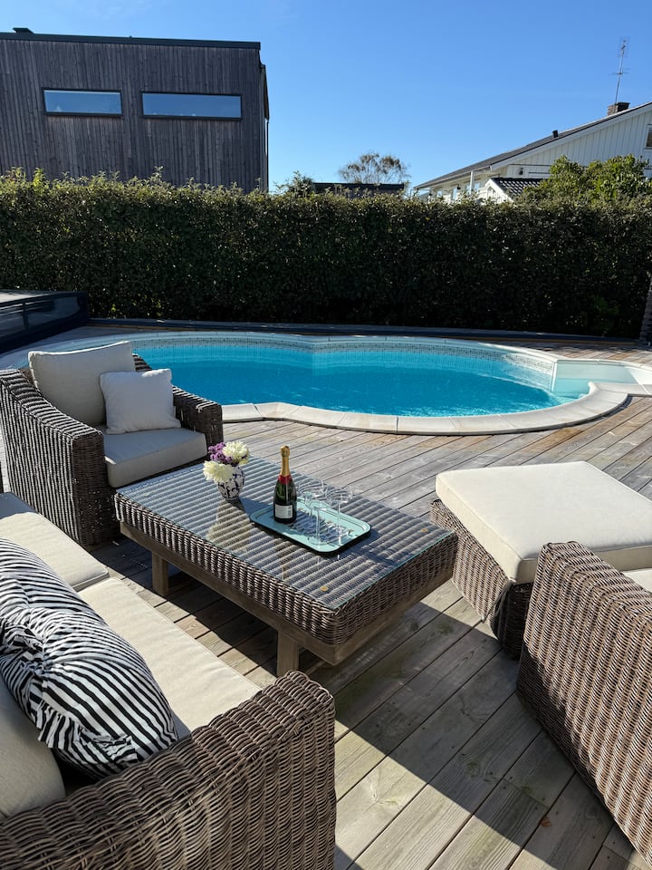 Villa I Hjuvik Med Pool & Badrocksavstånd Till Hav - Hönö