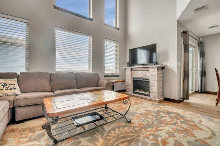 Poolside Retreat At Bridges Bay - East Okoboji Lake, IA