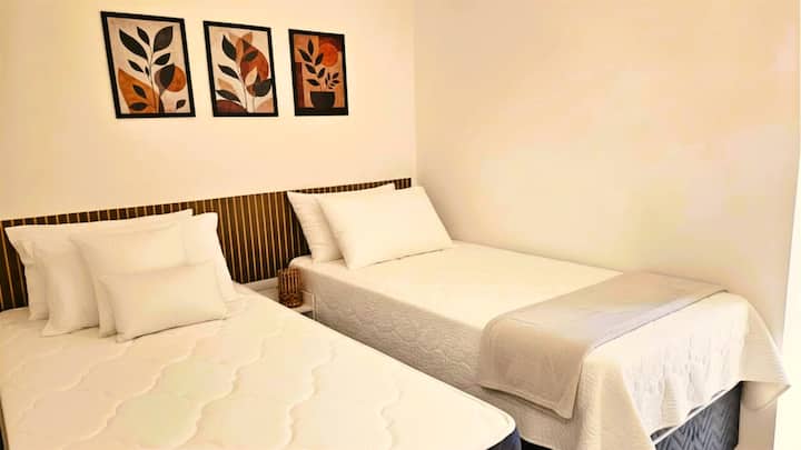 En-suite bedroom, 2 twin beds, split air-conditioning.