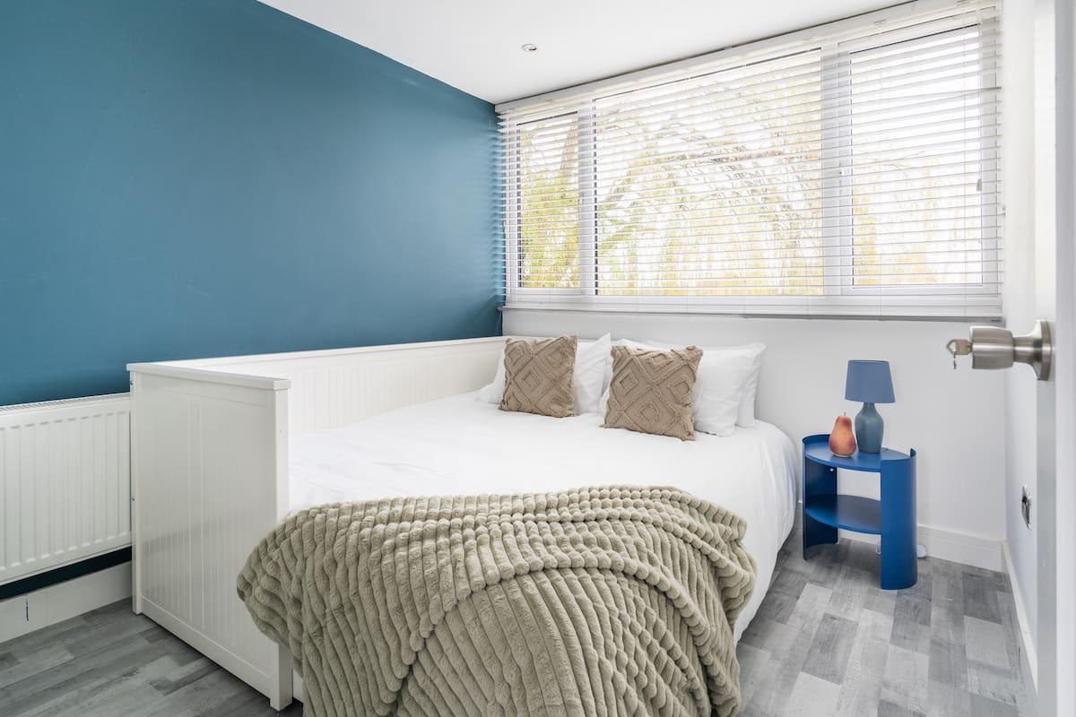 Guest bedroom