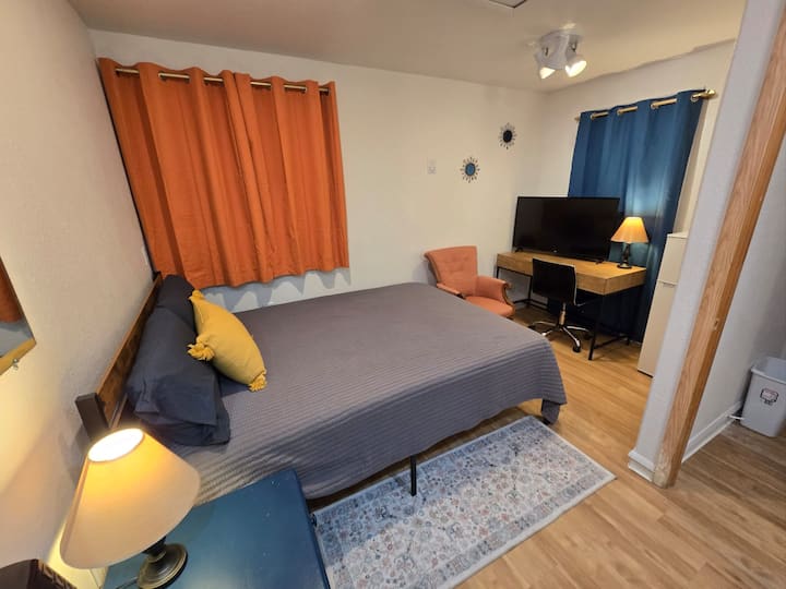 Cozy Studio In Quiet Neighborhood, Big Backyard - Kent, WA