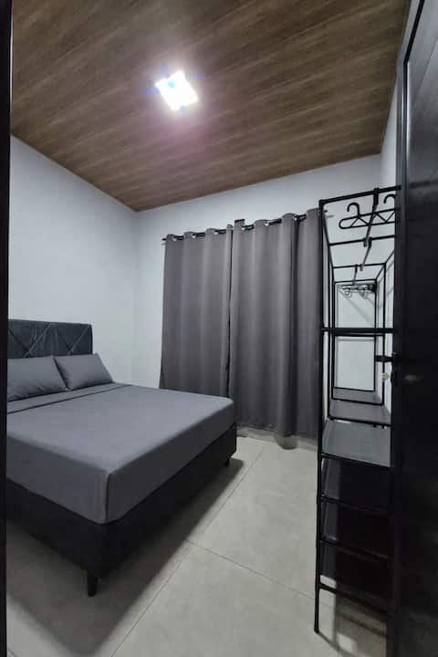 Top performing Airbnb: Vacation home with pool near tourist attractions in Cascavel