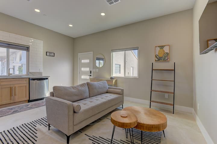 Luxury 1br Casita | Kitchen + W/d | 15 Min Strip - Las Vegas, NV