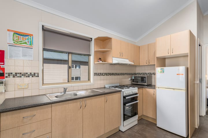 2 Bedroom Beachfront Villa - 5b - Eden