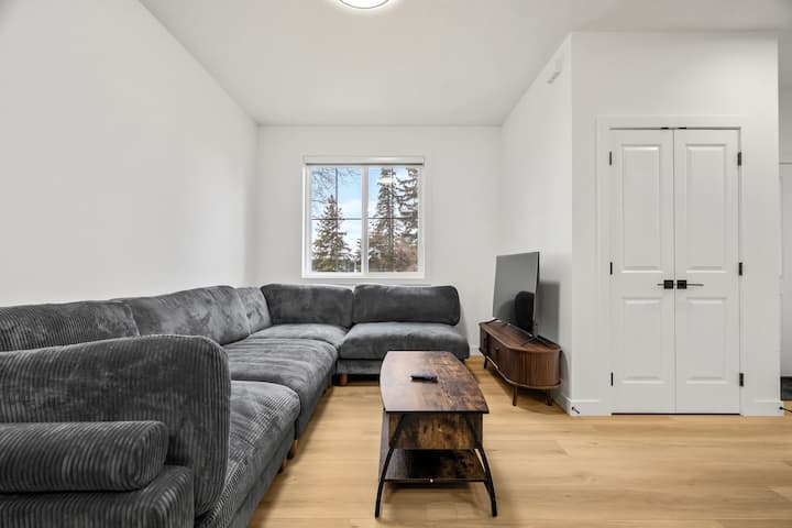 New 3br Main Floor Suite | West Edmonton - Edmonton