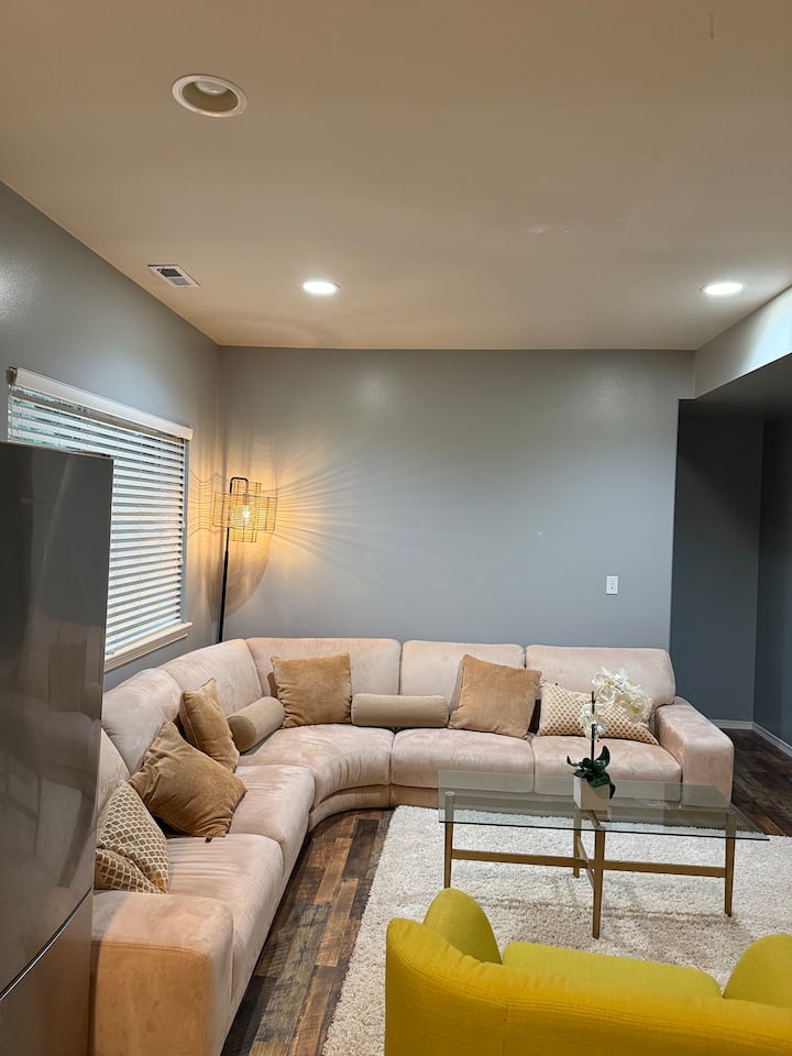 Mil: Private 700 Sf Unit In Daylight Basement. - Woodinville, WA