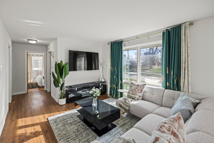 Relaxing 4br Home Perfect For Families & Workstays - Decatur, IL