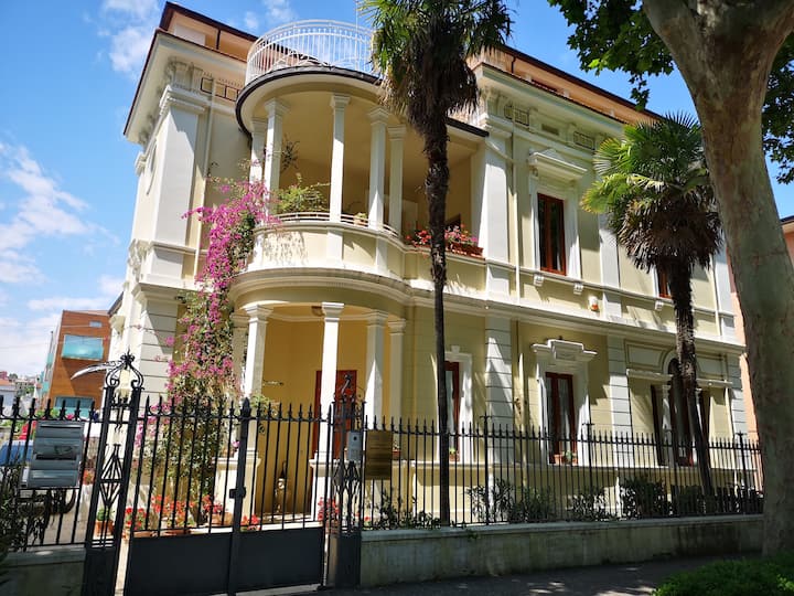 Villa Al Centro: Shopping E Mare - Giulianova