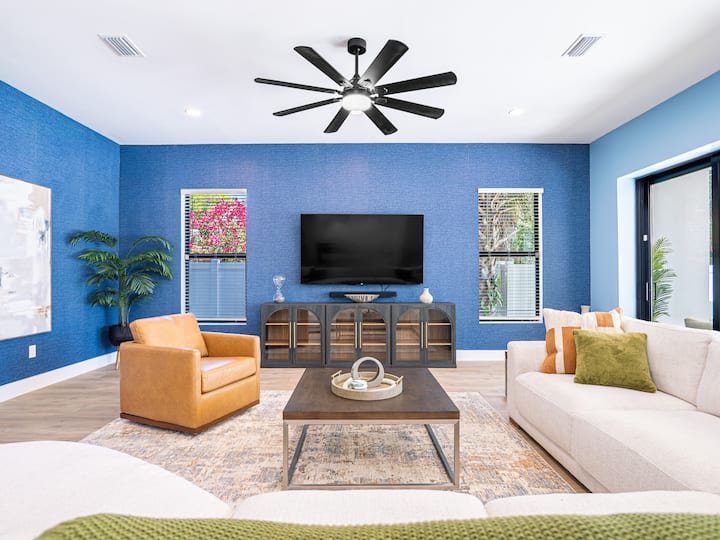 Elegant New Home With Pool, Games, Hot Tub & Golf - Tampa, FL