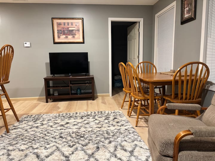 3 Bed 1 Bath. Fast Wi-fi. 12 Mi. To Power Plant. - Huntsville, MO